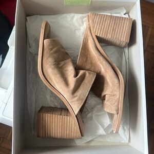 NWT Steve Madden Cru Heel Mule Suede Sandals Size 8